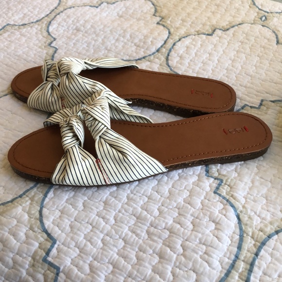 ED Ellen Degeneres Shiri Slip-on Sandal - Picture 3 of 8